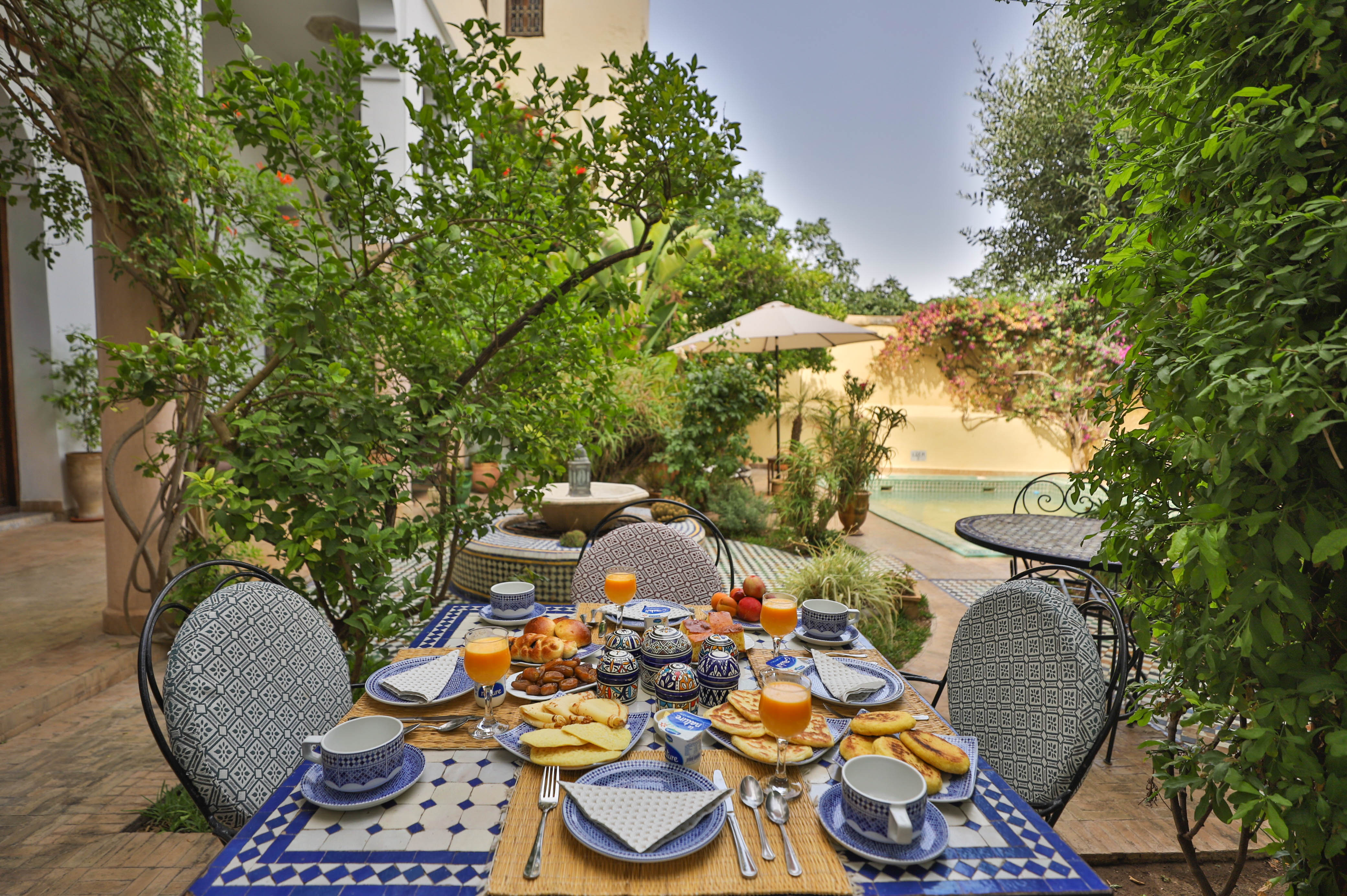 breakfast in the garden