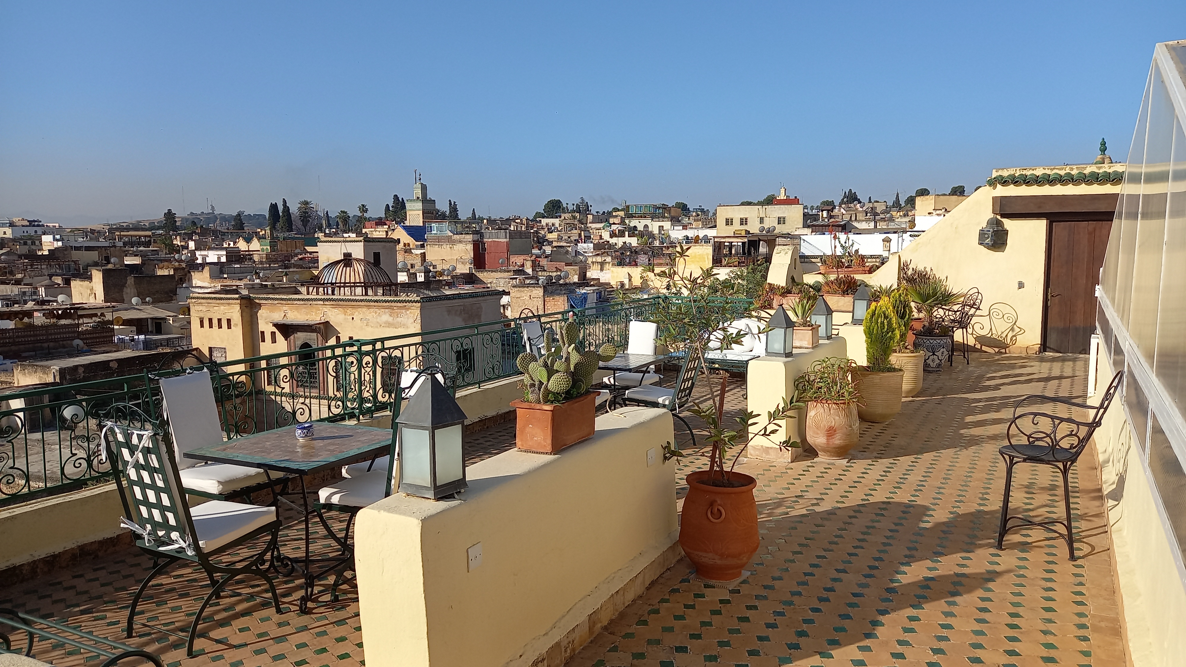 riad en Fez con una terraza panoramica