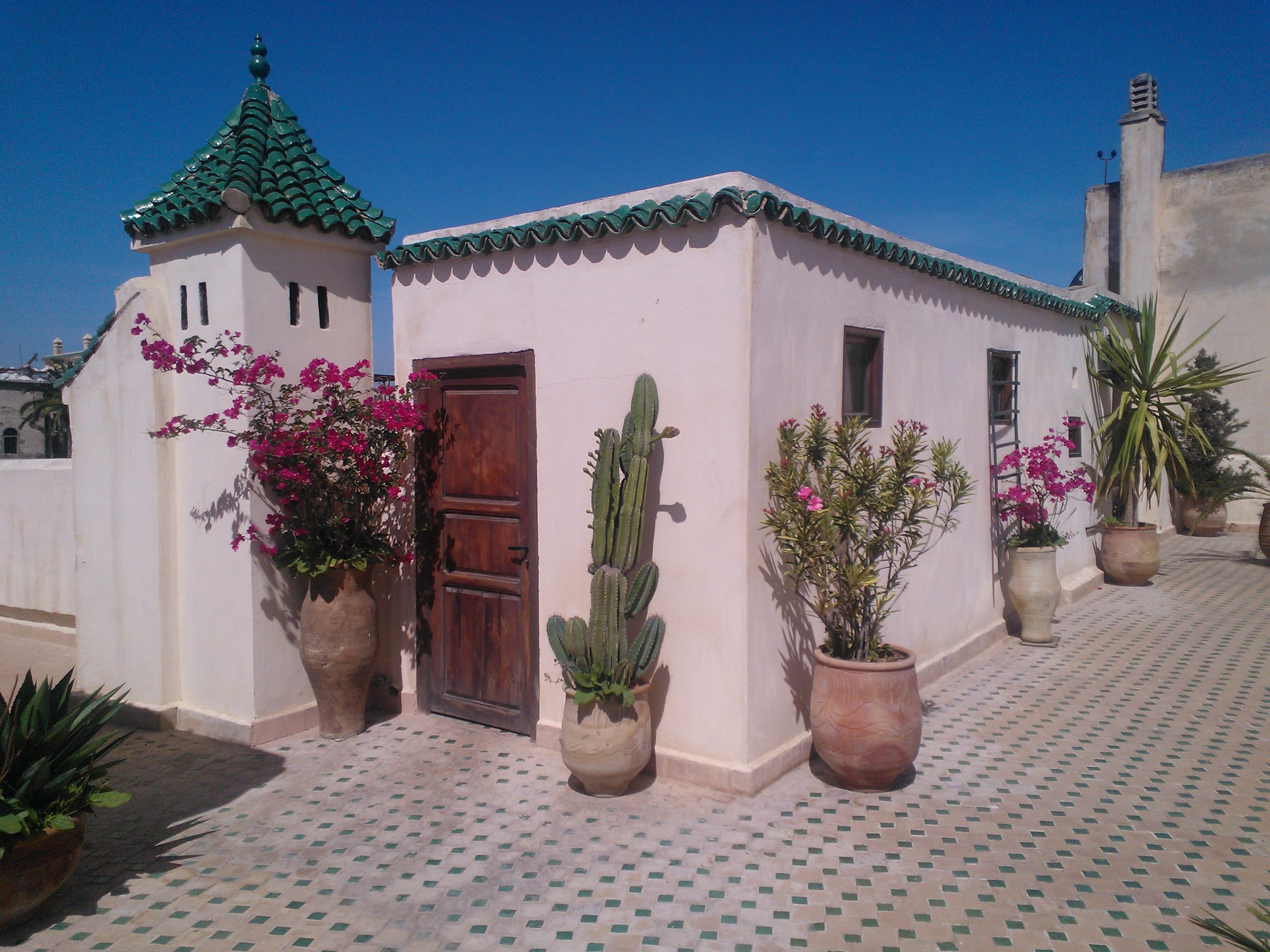 riad à Fes avec une terrasse dominant la medina